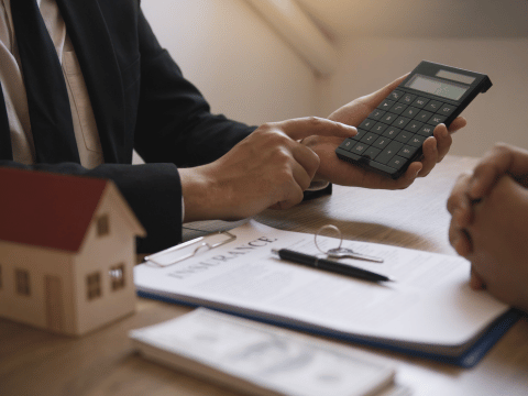 Bezpieczny zakup mieszkania - kiedy potrzebny jest prawnik