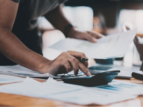 Odpowiedzialność pracodawcy za błędy w naliczaniu wynagrodzeń – co mówi prawo pracy